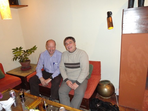 Everest_trek_2011_-_suedsterne_navyo_eller_und_kurt_kuen_treffen_sich_in_kathmandu