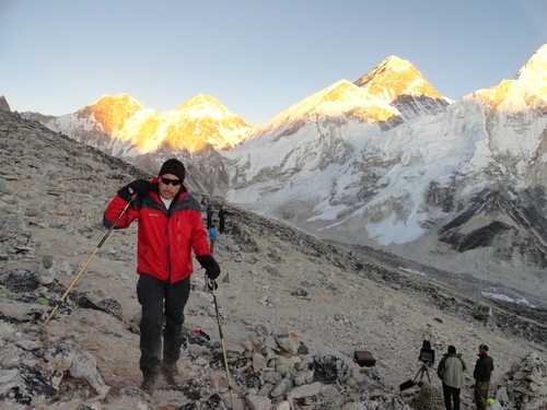 Everest_trek_2011_-_sunset_on_everest__changtse_and_khumbutse_taken_from_kala_patthar